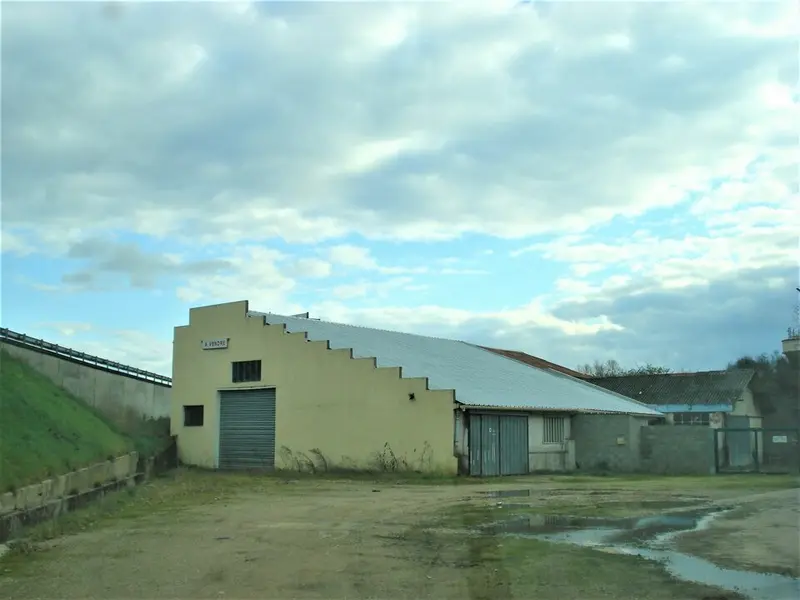 ENTREPÔT A LOUER  - Proche A62 