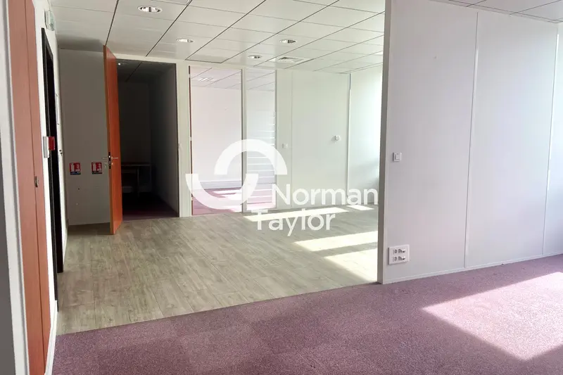 A Lyon 9,  surface de bureaux de 375 m²  à louer 