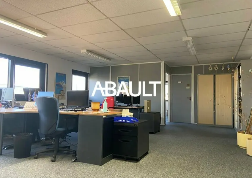 A LOUER MERIGNAC BUREAUX D'ENVIRON 120 M²