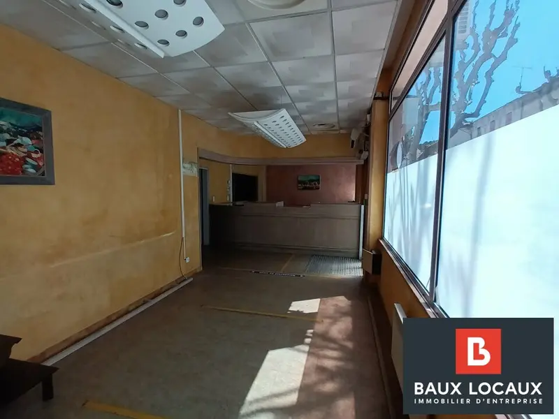 A vendre Local commercial  180m² Châteaurenard