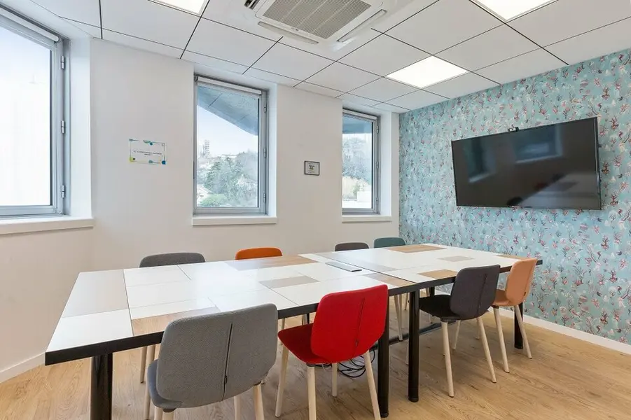 BUREAUX A LOUER 991 M² (environ 69 postes) DIVISIBLES DES 10 M²