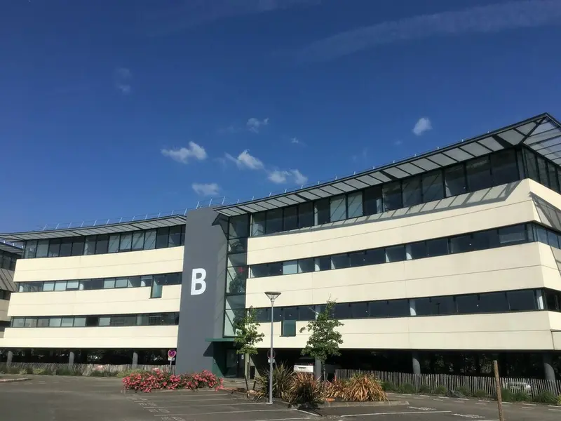 Bureaux à la location de 1 482 m² divisibles à partir de 300 m²