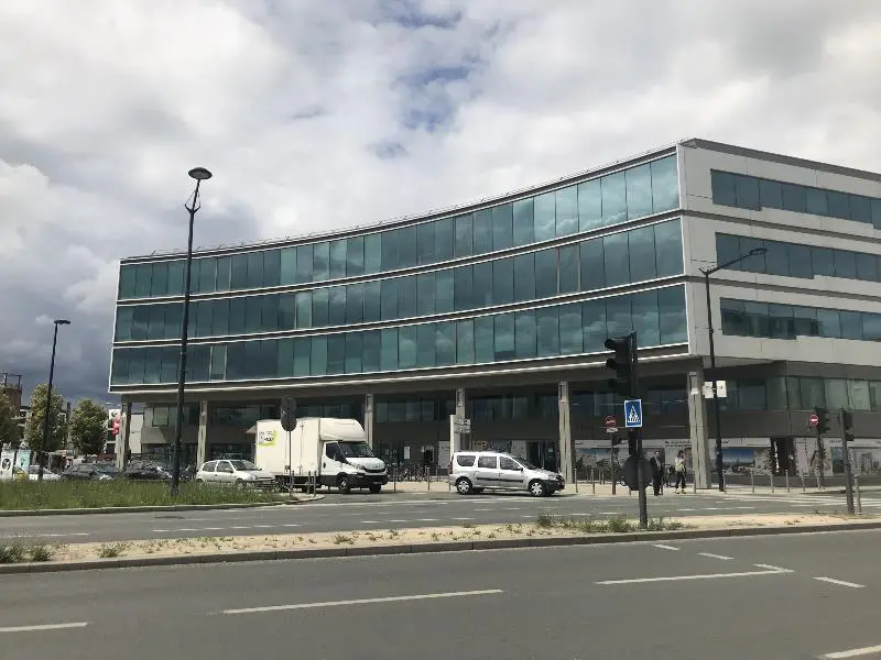 Bureaux à la location de 378 m²