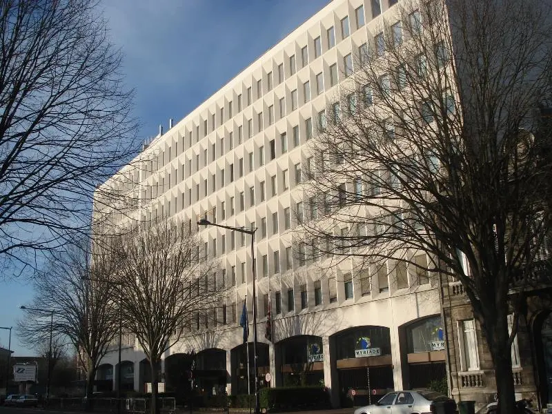 Bureaux de 634m², divisibles à louer proche de la Barrière du Médoc.