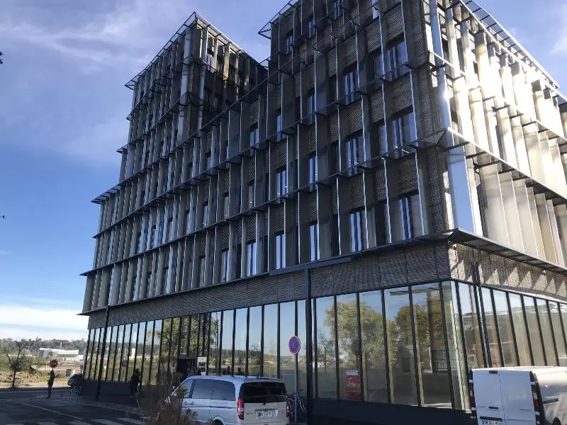 Bureaux à la location de 134 m² sur le Quai de brienne