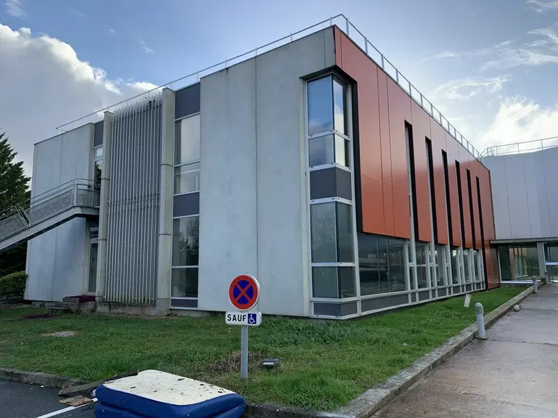 Bureaux à la location de 1 405 m² divisibles à partir de 700 m²