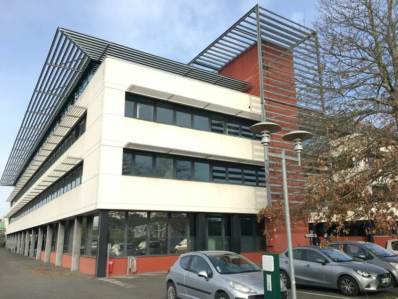 Bureaux à la location de 4000 m²