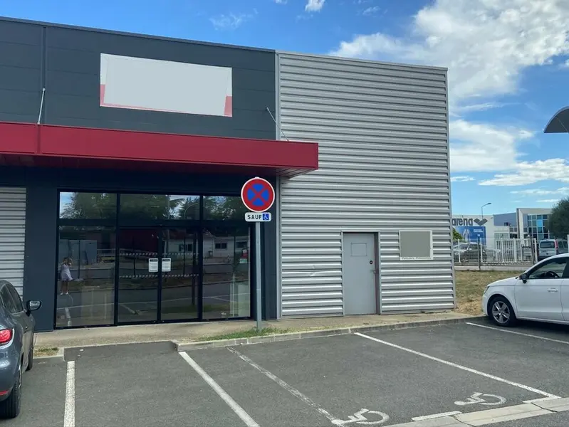 LIBOURNE Local commercial à la location de 200 m²