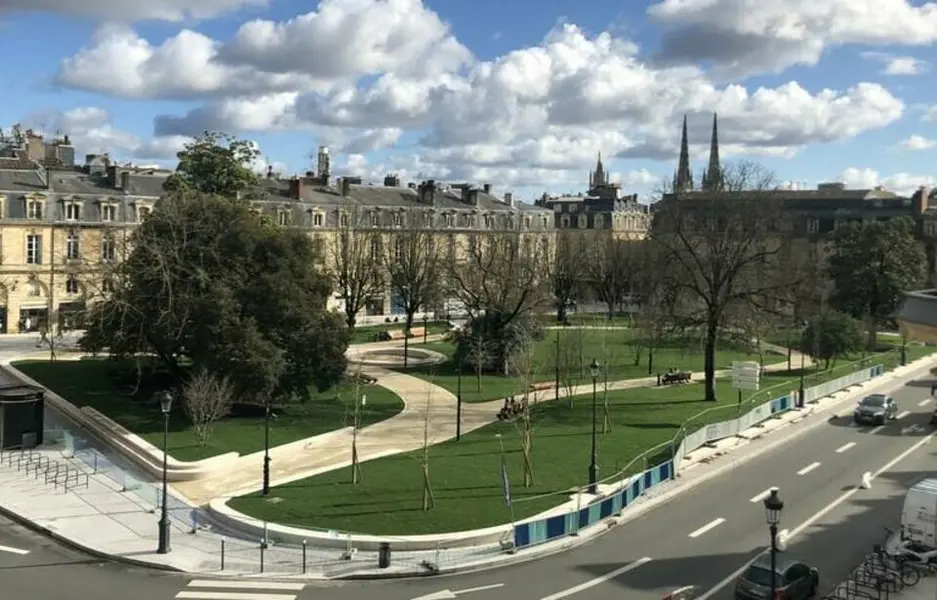 Fonds de commerce de 71 m² à céder place Gambetta