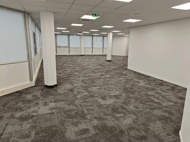 A proximité immédiate de la rocade, 125 m² de bureaux à louer 