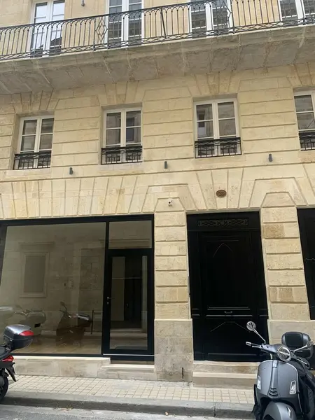 En plein cur du triangle d'or 335 m² de bureaux divisibles 