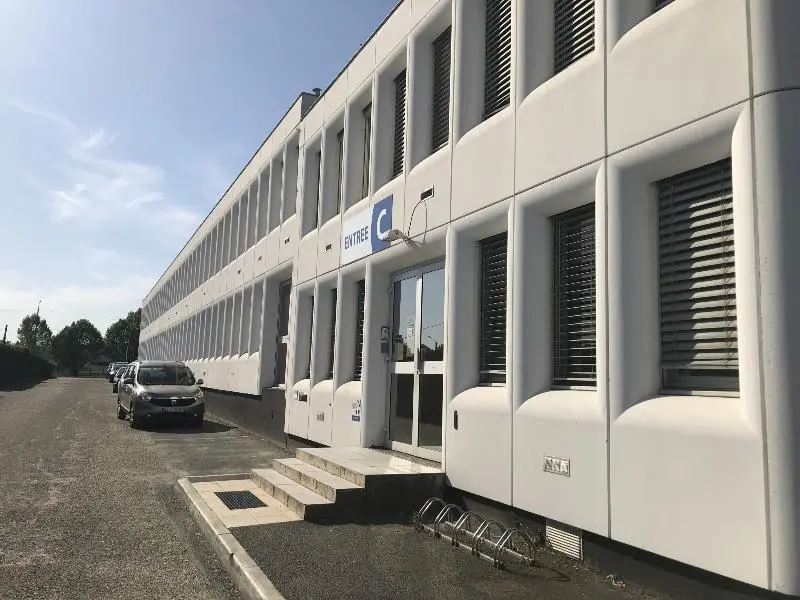 Bureaux à la location de 675 m²