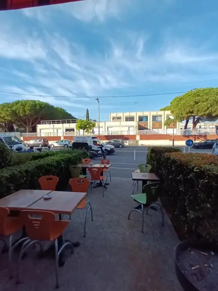 Restaurant, snack, fermé le soir, emplacement privilégié, Antibes.