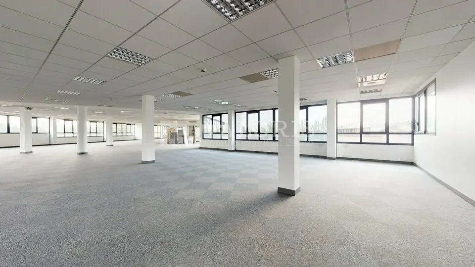 A louer Bureaux 1354m² Écully