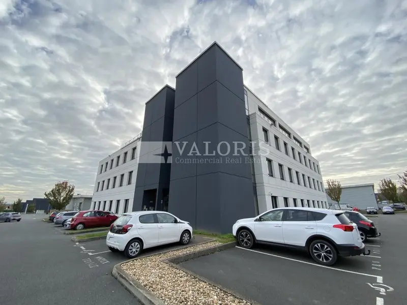 A louer Bureaux 556m² Arnas