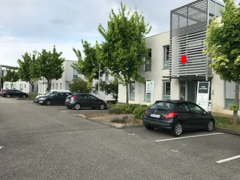 A louer Bureaux 81m² Limas