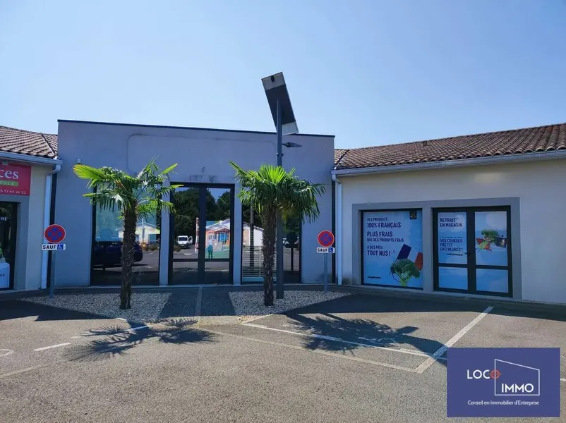 A louer Local commercial  346m² Cavignac