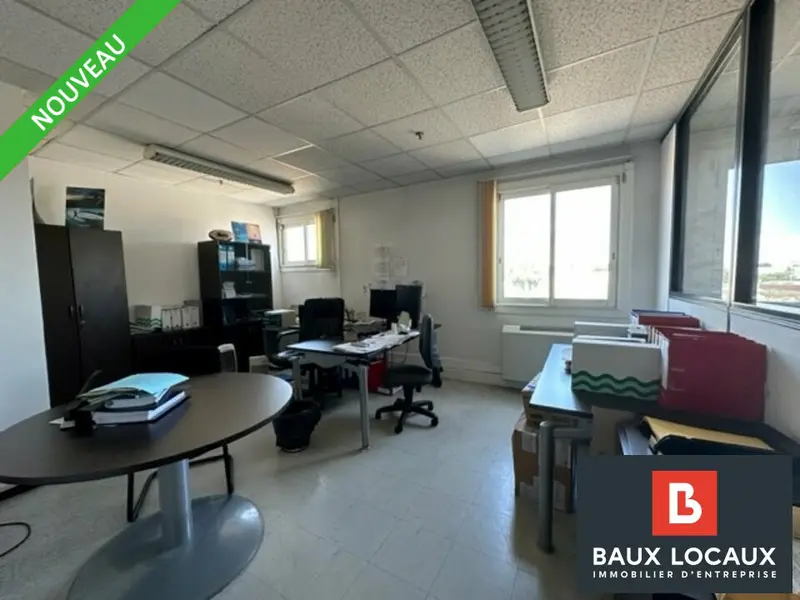 A LOUER BUREAUX 316 M² ZONE COMMERCIALE AUCHAN LE PONTET