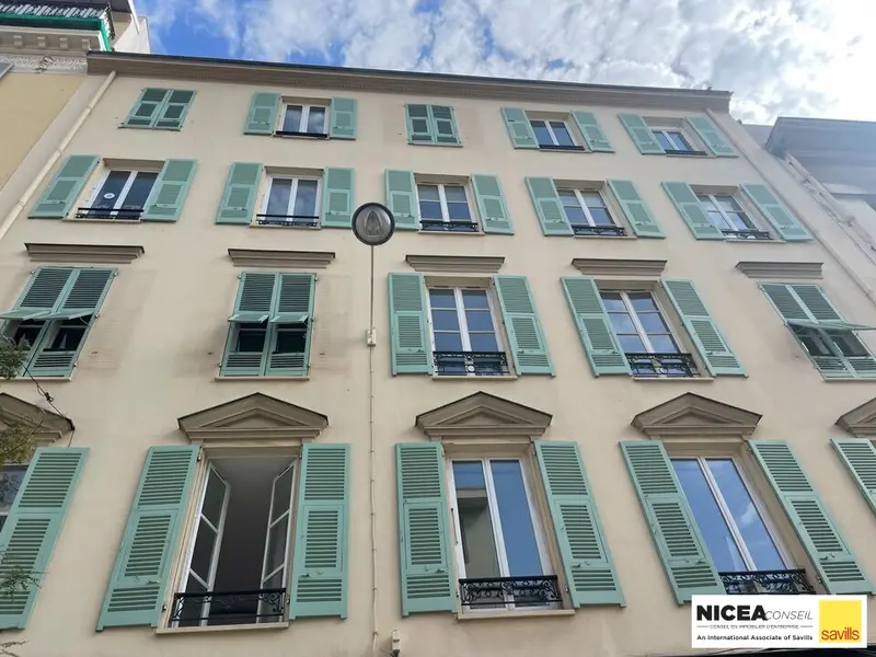 Bureaux de très bon standing situé en plein carré d'or de NICE