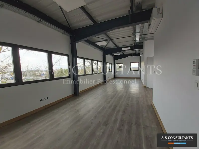 A louer Bureaux 73m² Genas