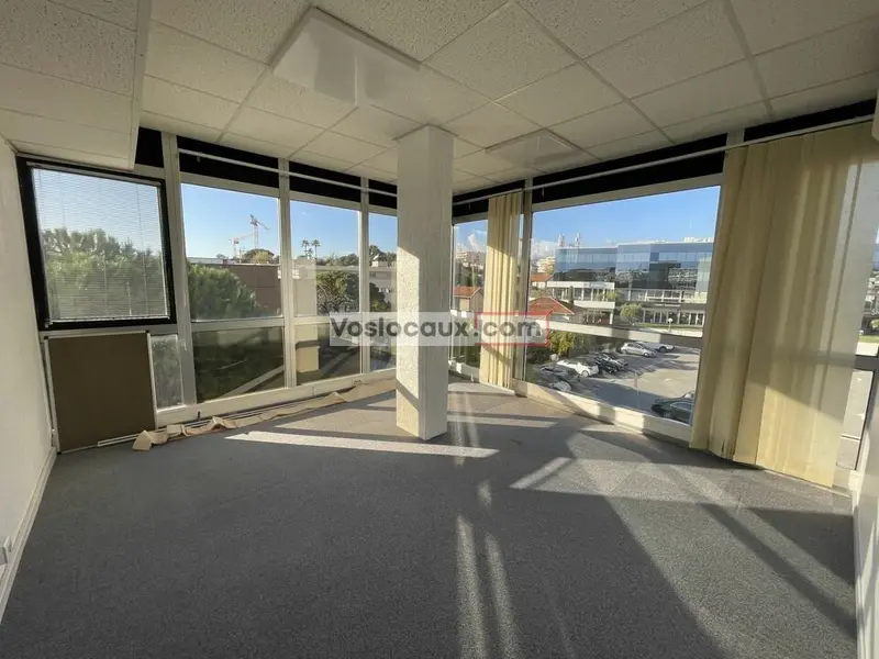 A louer Bureaux 106m² Saint-Laurent-du-Var