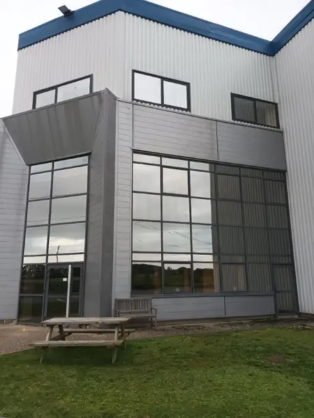 Plateaux de bureaux dans un parc logistique