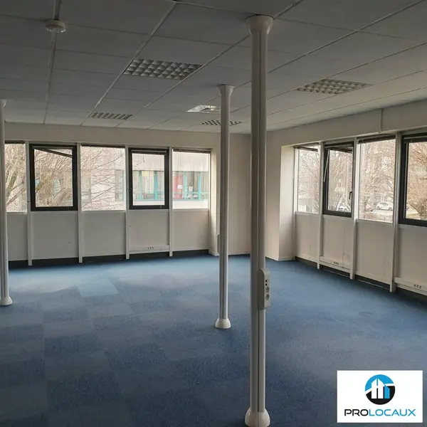 A vendre Bureaux 984m² Bresson