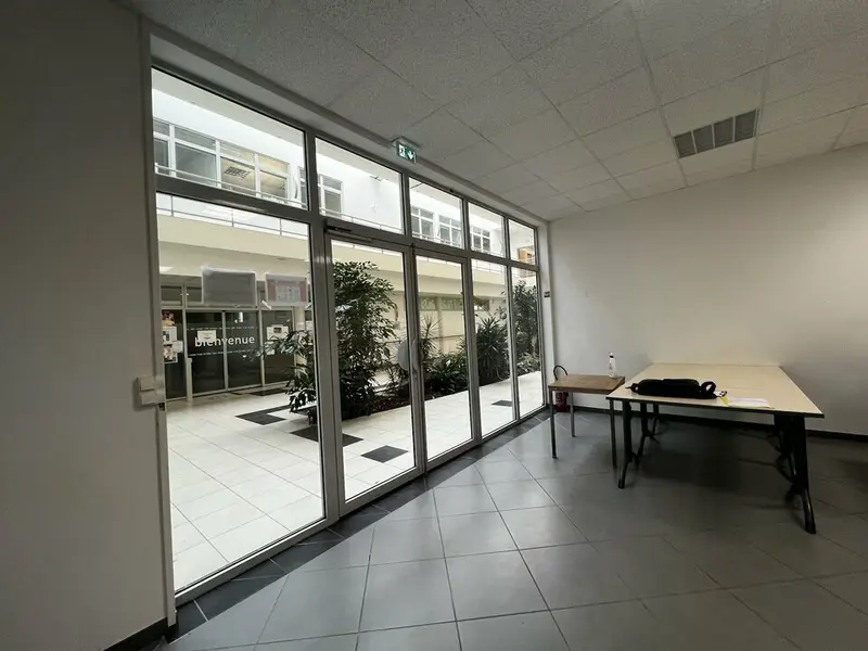 A louer Bureaux 85m² Allonne