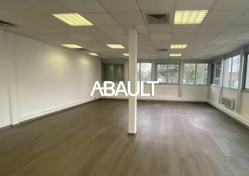 A louer Bureaux 102m² Carbon-Blanc